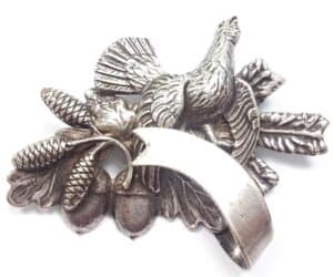 Odznak  tetrov, šišky, stuha