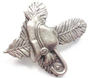 Odznak klobúk, úlomok